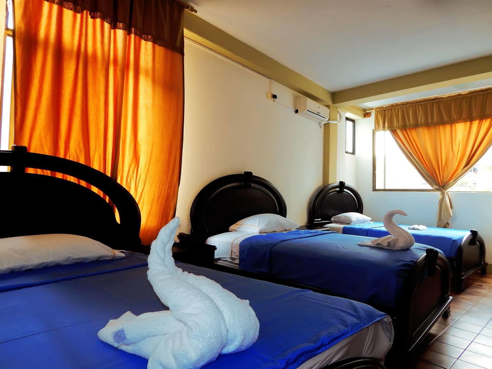Hostal Cormorant Flightless Пуерто-Айора Екстер'єр фото